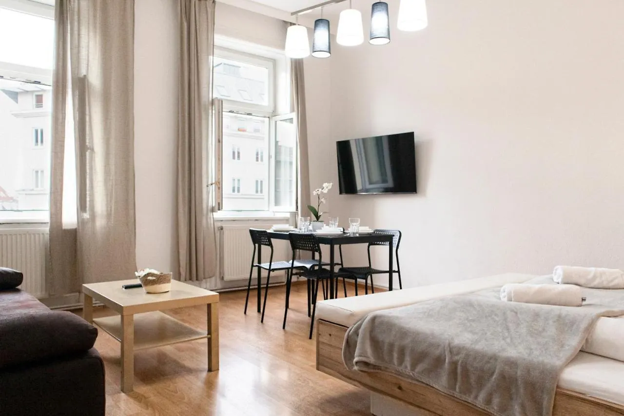 Apartment Fulfilling 2Br Apt. Very Central And Good Located Vienna