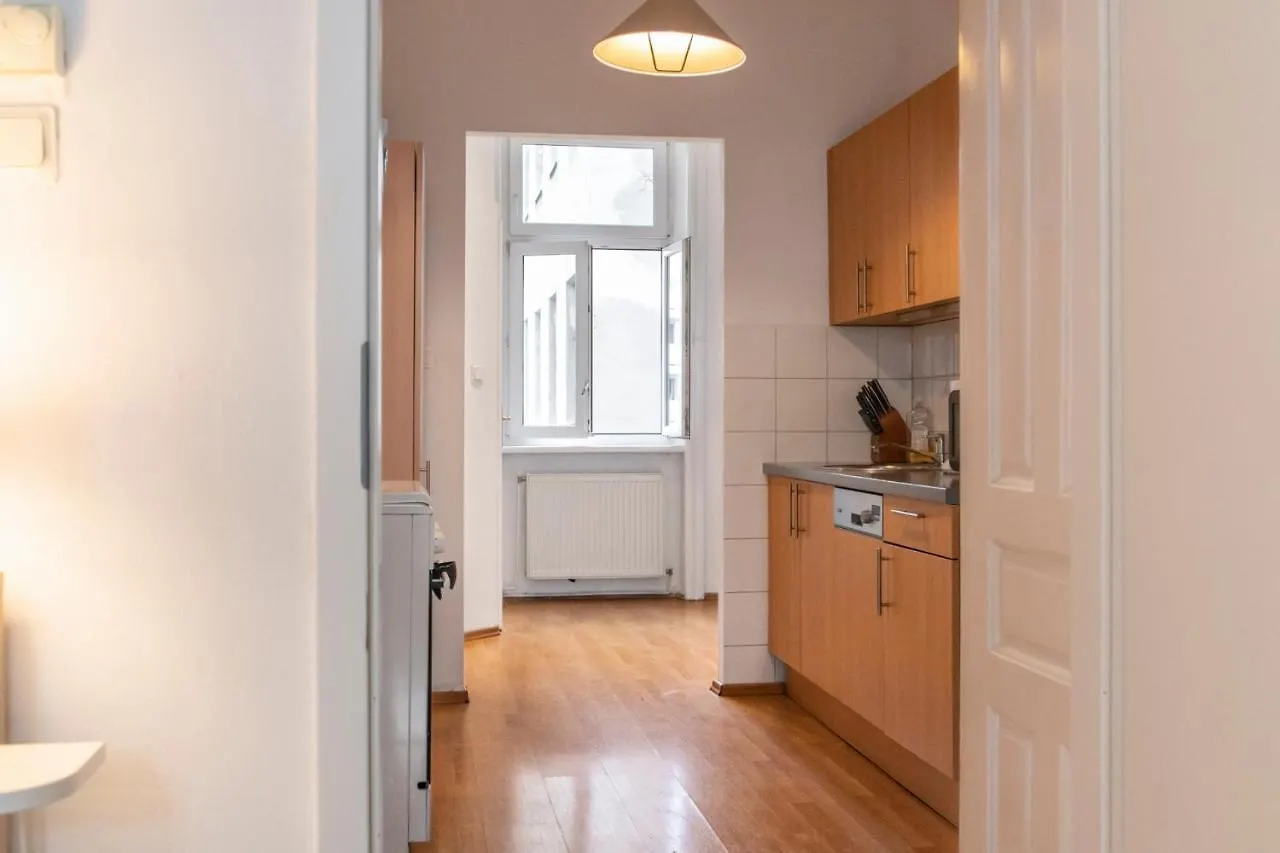Apartment Fulfilling 2Br Apt. Very Central And Good Located Vienna