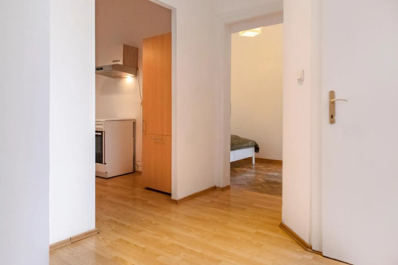 Apartment Fulfilling 2Br Apt. Very Central And Good Located Vienna